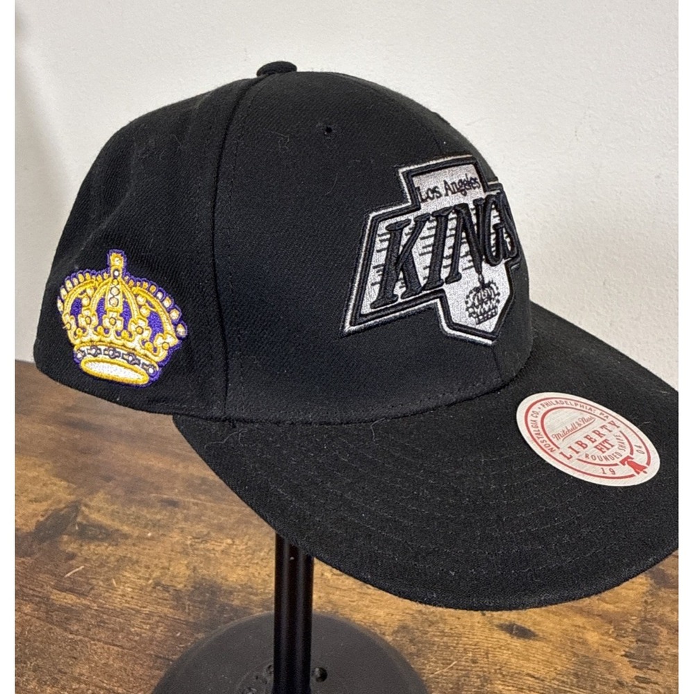 Mitchell & Ness LA Kings Team Liberty Fit Adjustable Snapback Hat Black Silver N